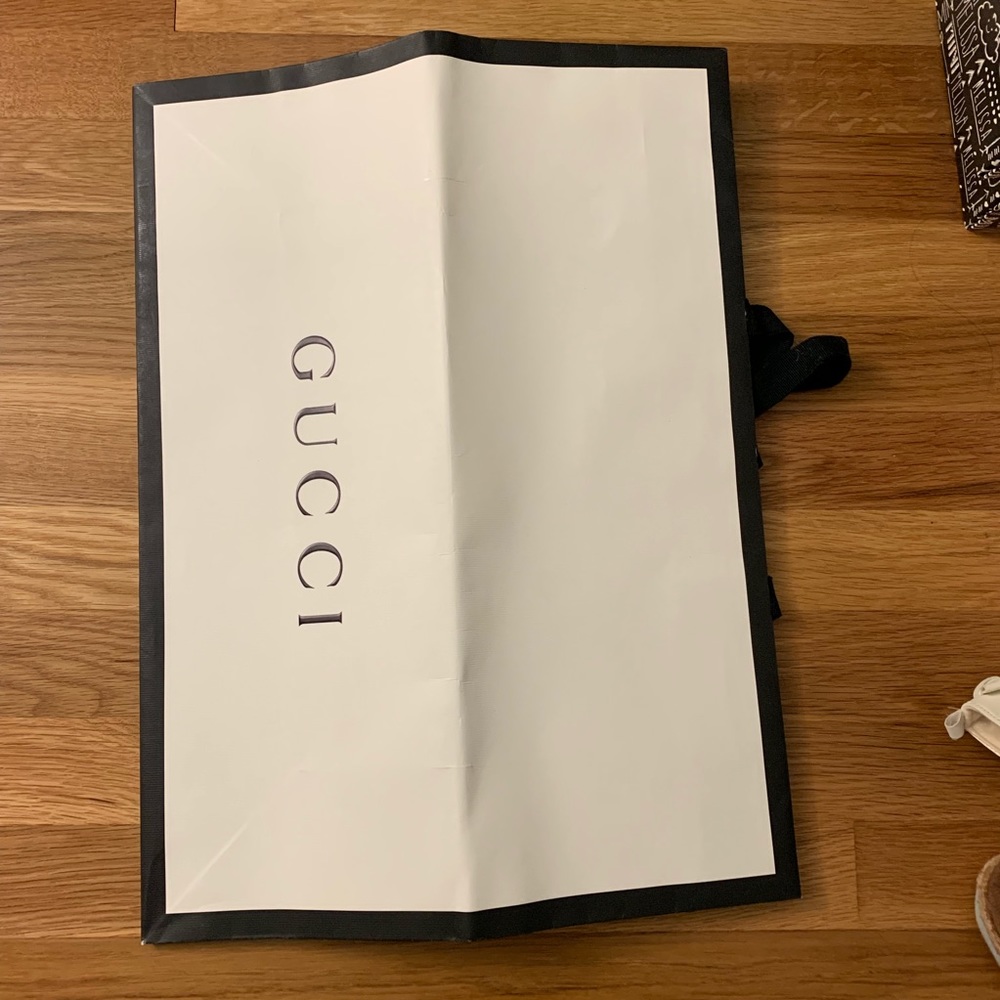 Large Gucci shopping paper bag